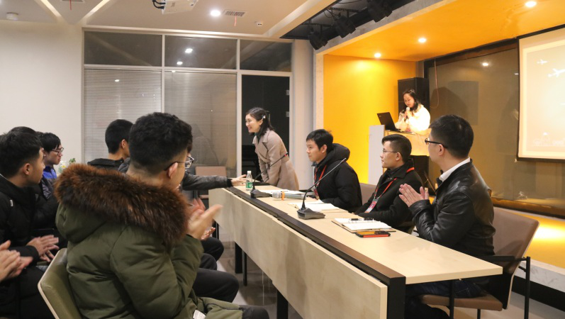 康通電子與中南大學(xué)交流現(xiàn)場(chǎng) 康通電子與中南大學(xué)交流現(xiàn)場(chǎng)